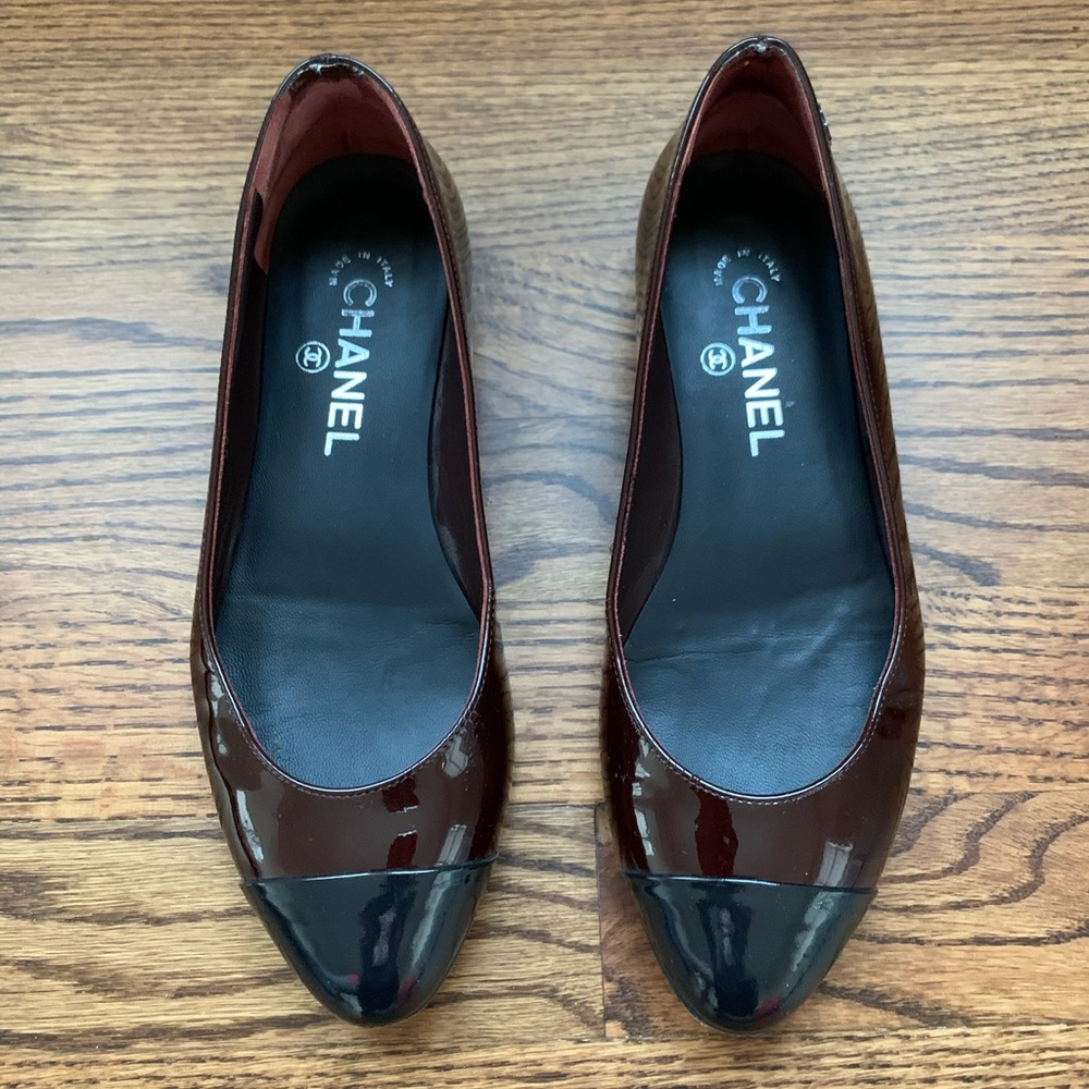 Chanel Patent Leather 2-toned burgundy Flats